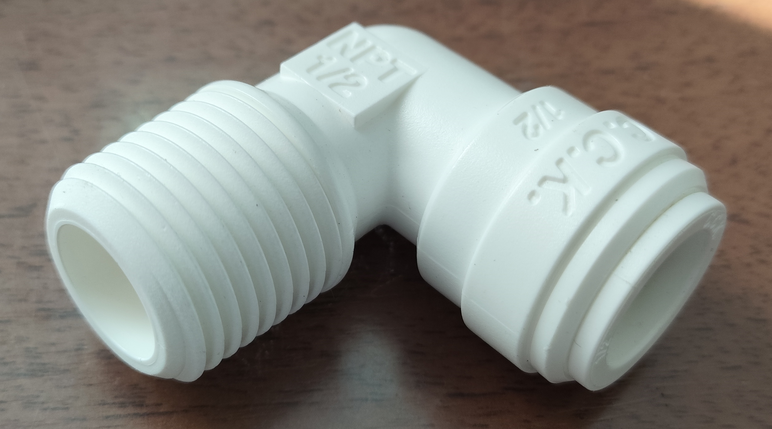 Уголок 1/2" трубка - 1/2 НР JG 