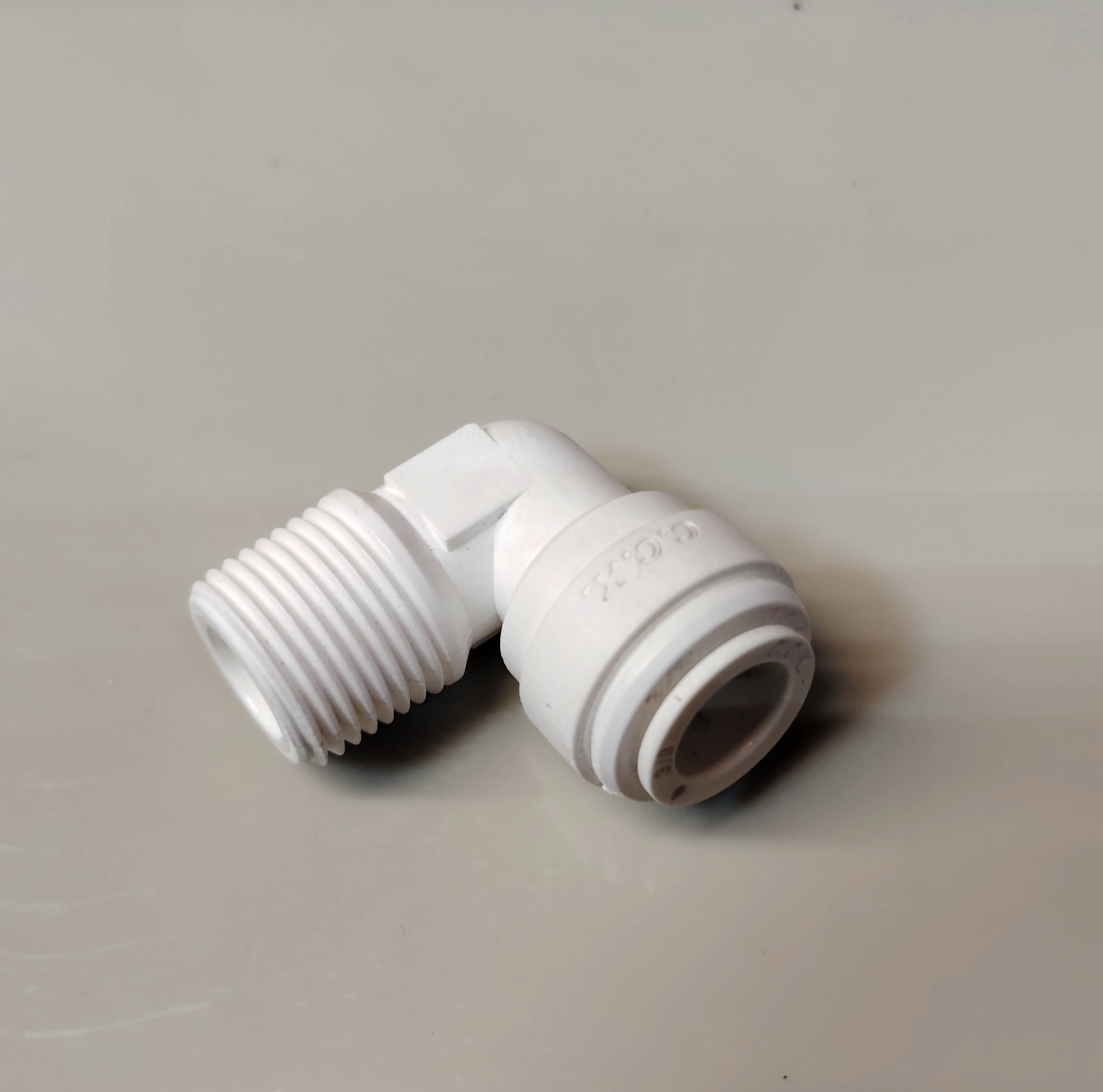 Уголок 3/8 тр. - 3/8 нар. резьба JG