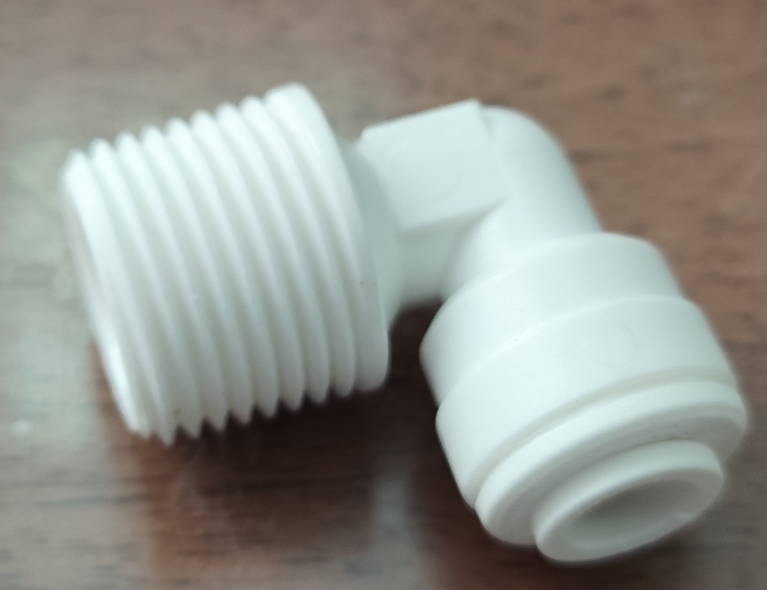 Уголок 1/4" трубка - 3/8" НР JG