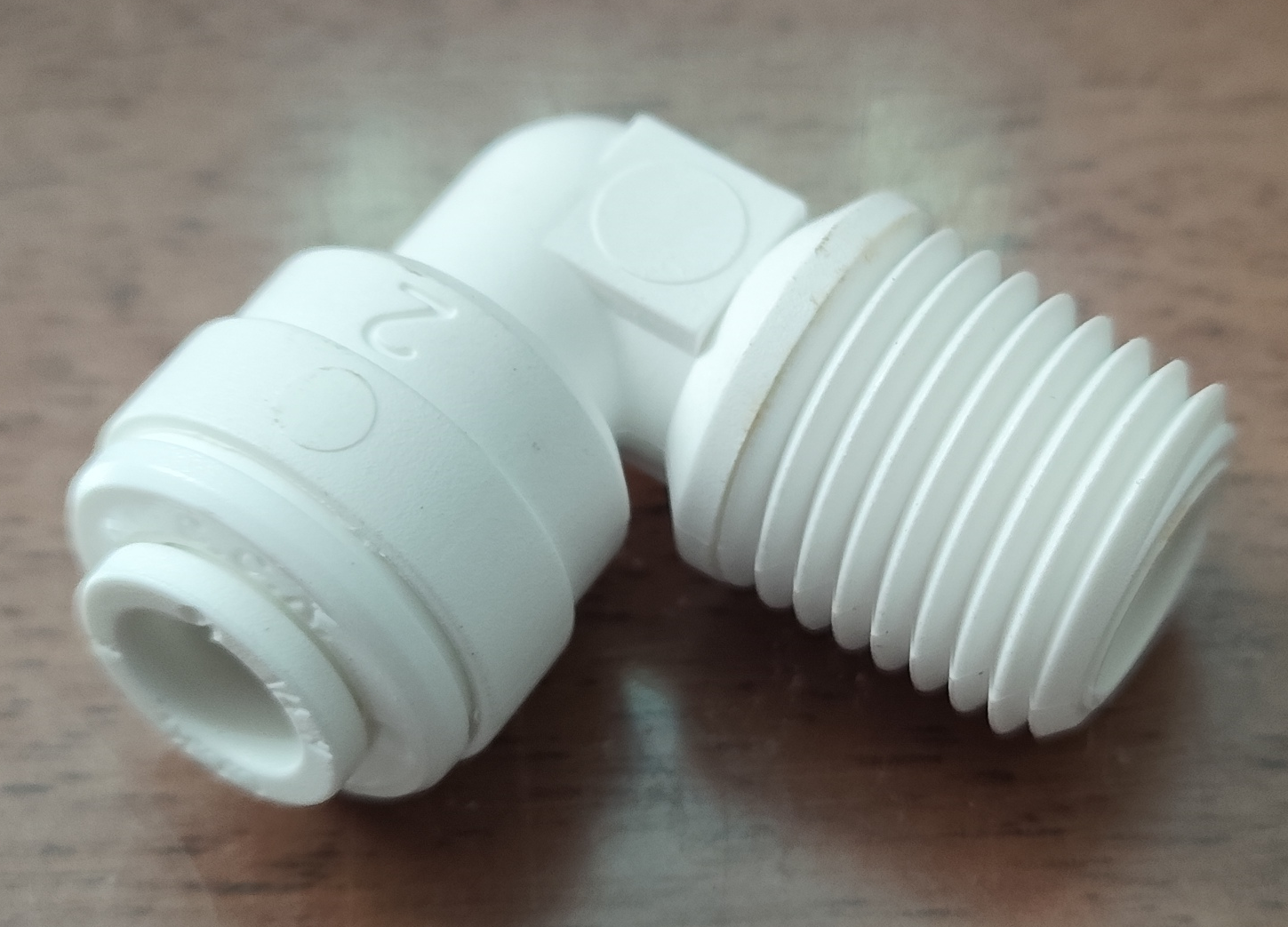 Уголок 1/4" трубка - 1/4" НР